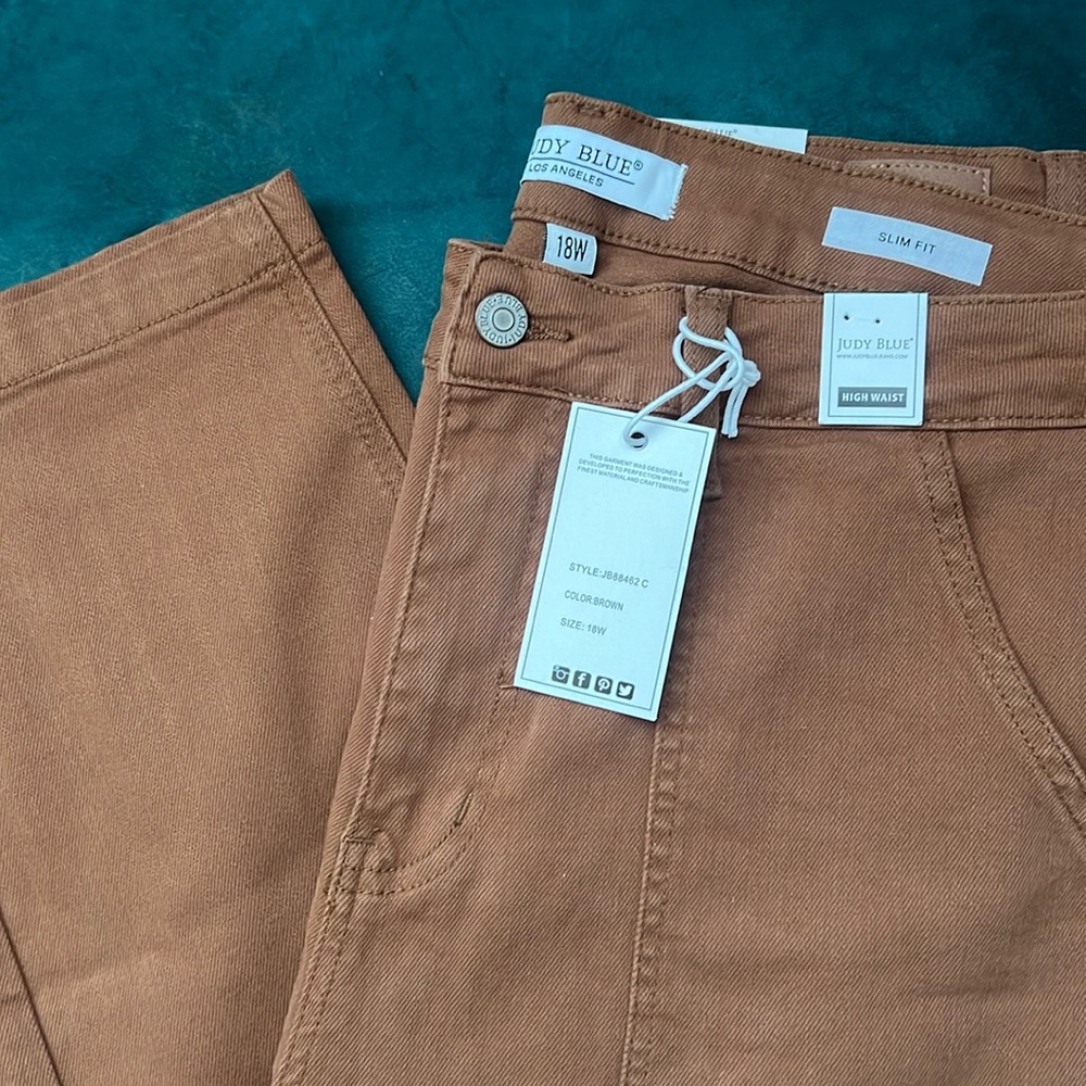 Judy blue high waist, slim fit carpenter jeans!